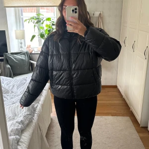 Pufferjacka - Jättefin, nästan helt oanvänd jacka från Lager 157! 