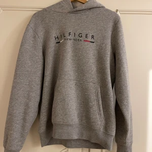 Tröja  - Tröjan är i bra skick och använda fåtal gånger 