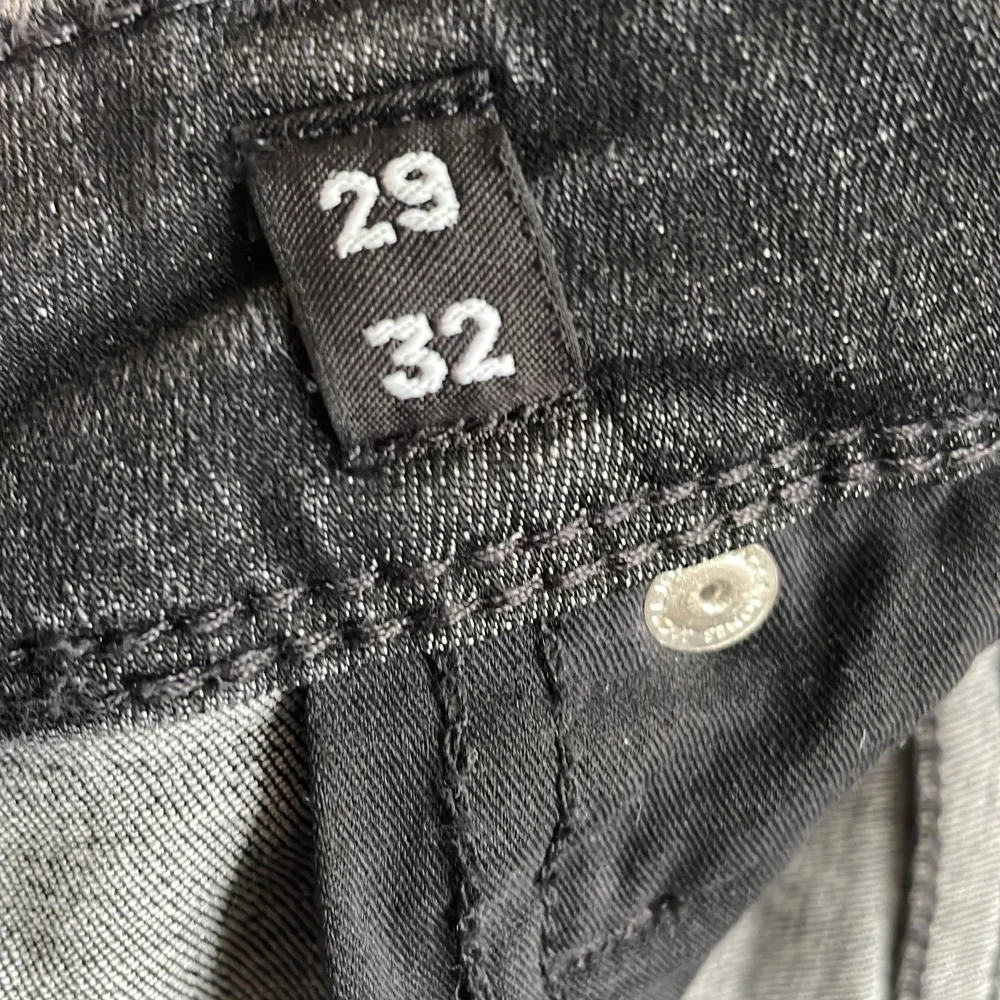 Slim fit Jack & Jones jeans i svart storlek w29 l32. Jeans & Byxor.