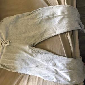 Fina gråa mjukis byxor använda 2-3 gånger 