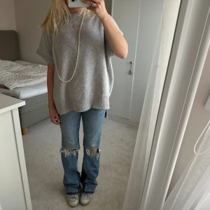 Levi’s Jeans - Jeans från levis som sitter helt sjukt bra!!! Kan ej se vilken storlek, men passar som 36/38!! 38cm över, 84cm i innersöm