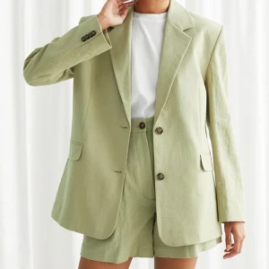 & Other Stories Kostymset Linne - Kavaj + Shorts från & Other Stories.   Fint skick. 