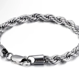  Cordell armband - Silverpläterad cordell armband. Inget kvitto eftersom jag fick den i present. Skriv till mig om du har frågor kring armbandet