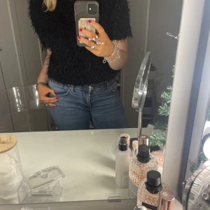 Glitter tröja - Jättefin glittrig tröja från zara i storlek 164 (passar mig som är en s/m) 🖤✨ Använd ett fåtal gånger