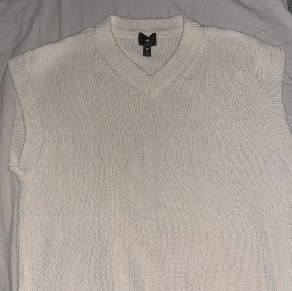 Pullover tröja från HM i storlek S, men är oversized (känns som en M). Hoodies.