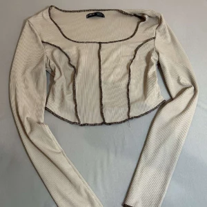 Magtröja - Magtröja i storlek Xs beige o brun