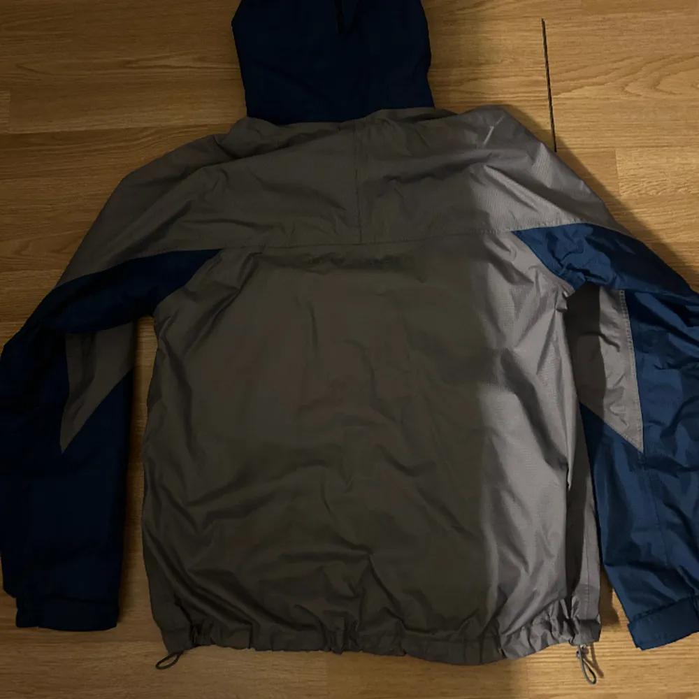 Helly Hansen regn/ vind jacka, cond 8/10 . Jackor.