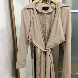 Kappa - Din look förtjänar det bästa! Only's kappa, storlek 38, är den ultimata stilen du behöver.  