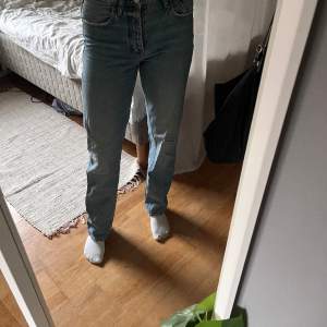 Zara jeans, mid waist och full length! Inte använda särskilt mycket!
