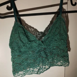 Snygg bralette - Snygg grön bralette. Passar att ha som den är med en kofta/skjorta eller som BH. Storlek S, passar 75b.
