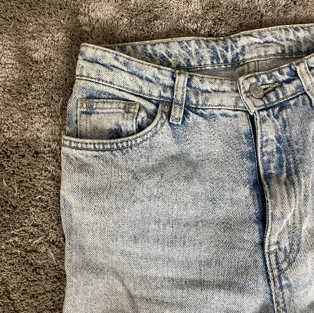 Straight jeans som inte kommit till användning på ett bra tag. Fint skick!💕💘 använd gärna köp nu funktionen🛍️💘💝💗. Jeans & Byxor.