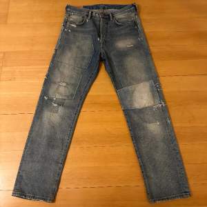 Acne Studios Indigo Blå Konst 1996 Vintage Patch Jeans. Knappt använda och i mycket bra skick.