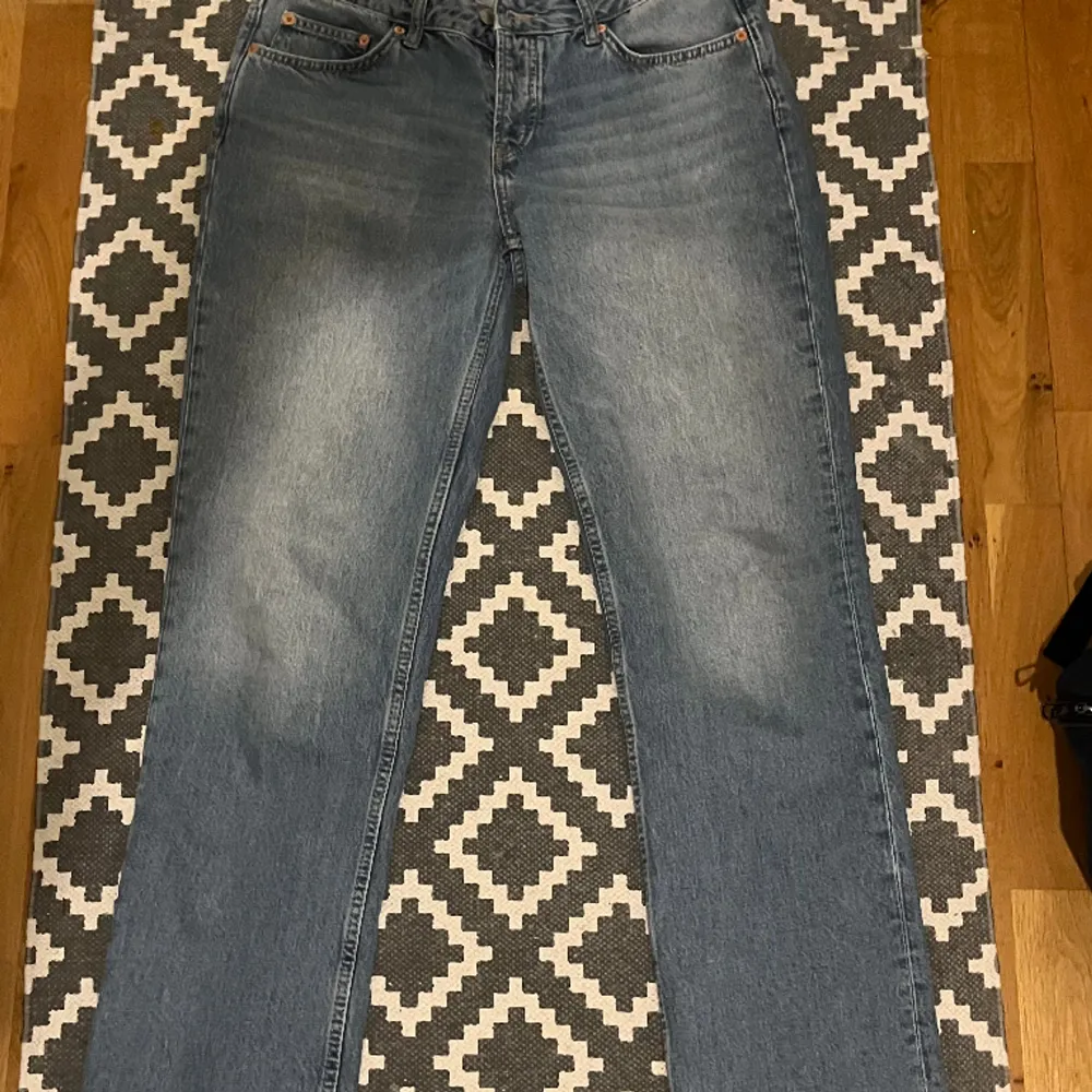 Ljusblå jeans från lager 157, nyskick inte använda mycket alls. Lite större i storleken och väldigt långa. Jeans & Byxor.