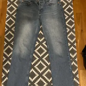 Ljusblå jeans från lager 157, nyskick inte använda mycket alls. Lite större i storleken och väldigt långa