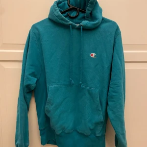 Champion hoodie - Hoodien är i storlek S! Säljer då den inte kommer till användning längre😊