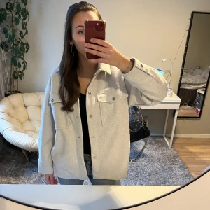 Zara jacka - Super snygg jacka från Zara som är helt ny med prislappen kvar!🤍