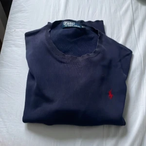 Ralph Lauren  - Fet Ralph lauren tröja, säljer priset är inte i sten!