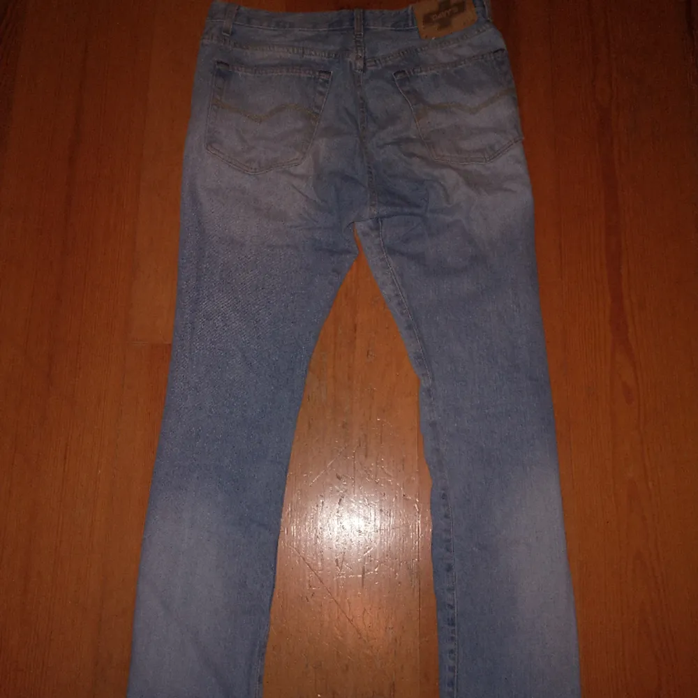 Ett par feta jeans från Litauen. Säljer på grund av att dom har blivit för små och inte kommit till användning. Riktigt bra skick. Pris kan diskuteras 👍😀. Jeans & Byxor.