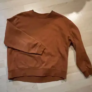 Mjuk sweatshirt i brun färg 🧸 väldigt oversized 