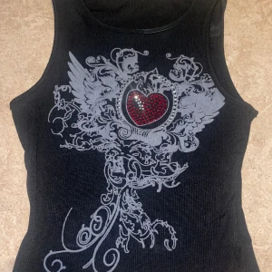 Y2k rhinestone topp - Aldrig använd, prislappen är kvar. Alla rhinestones är kvar. 