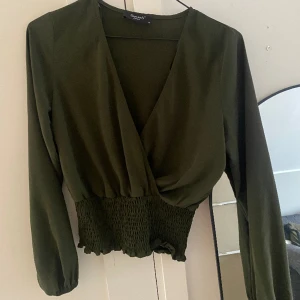 Snygg blus  - Säljer denna snygga blusen! Strl XS! 🤩Från Sisters Point! 