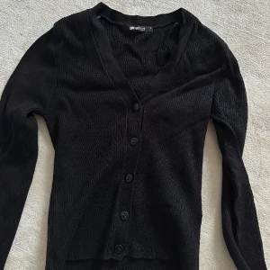 Kofta - Jätte fin topp/kofta som tycker aldrig kommit till användning🤩🤩