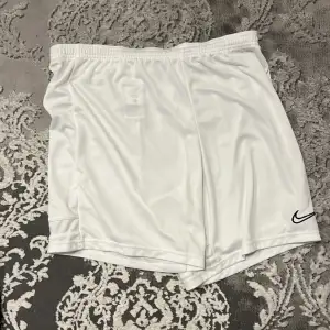 Helt oanvända Nike shorts storlek xl nypris 199 mitt pris 50 kr