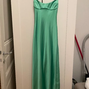 Zara klänning - klänning köpt från Zara, aldrig använd🩷🩷 Nypris 499kr
