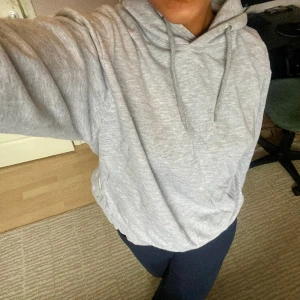 hoodie - söt grå hoodie som är sjukt skön och oversized <3