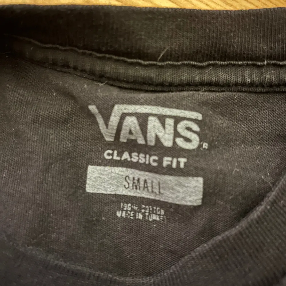 Snygg Vans t-shirt i stkl S använd några gånger pris kan diskuteras . T-shirts.