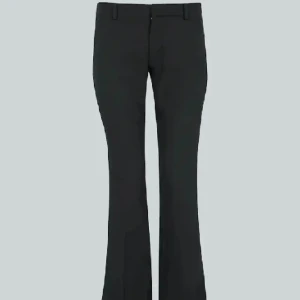 Kostymbyxor - Säljer dessa Vera petite lågmidjade kostymbyxor från bikbok med slits, superfina men för korta för mig. Liten i storleken, passar mig som vanligtvis har 34/36 i byxor/jeans. Hör av er vid frågor🤍