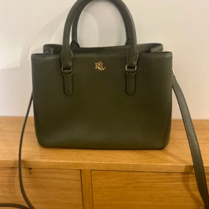 Ralph Lauren - Helt Ny Väska med pris lappar kvar 