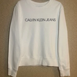 Vit tröja från Calvin Klein - Använt ett par gånger men i bra skick.