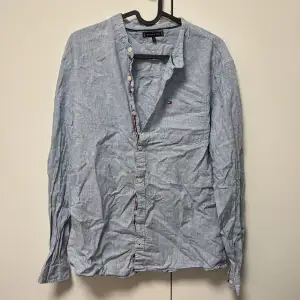  Tommy Hilfiger Skjorta Storlek 176 passar mig som är Small/Medium. Säljs för 350 men pris kan diskuteras.