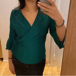 Grön blus  - Säljer grön blus i storlek S för 80❤️ 