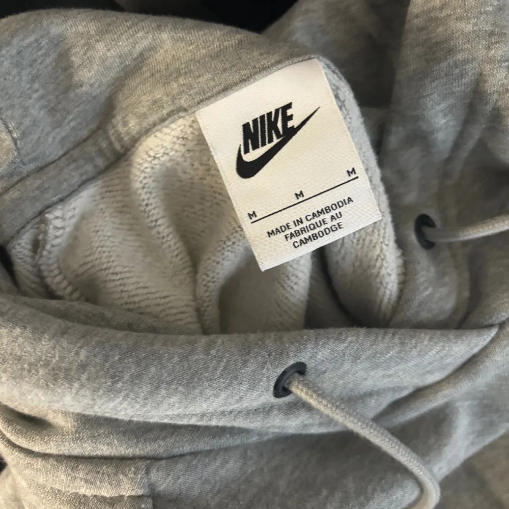 Nike hoodie använd typ 1-3 gånger!🩷. Hoodies.