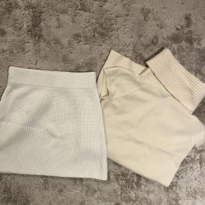Kjol & Klänning  - Stickad kjol från Zara & stickad klänning med polokrage från Benetton. Skriv vilken/vilka ni är intresserade av och ifall ni vill ha bättre bilder skickar jag direkt!🤝(ni bestämmer pris)