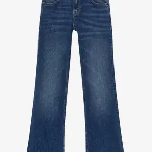 Lågmidjade mörkblå jeans. Helt oanvända pga för stora. Priset är förhandlingsbart.
