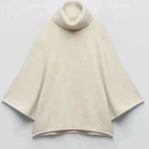 Zara polo tröja - Sååå snygg och trendig polo från zara! Sjukt gosig och varm⭐️ Den är ej nopprig då den knappt är använd🥰