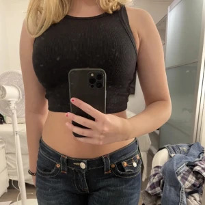 Linne - Läs bio! Basic svart linne från H&M❤️