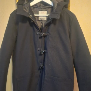 Zara duffel str 164 - Fin duffel från Zara. Använd ca 10 gånger