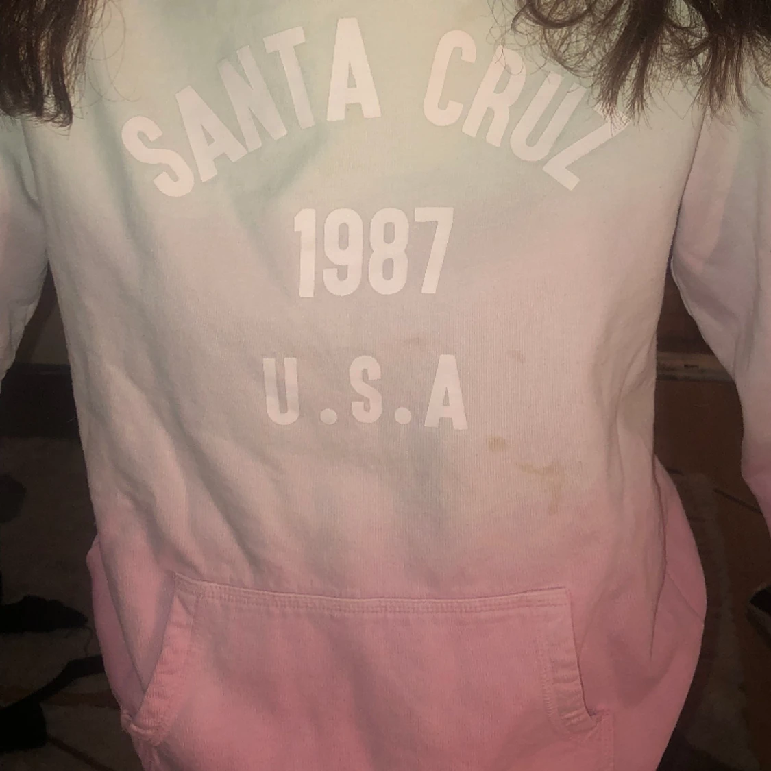 En rosa/blå hoodie - 90