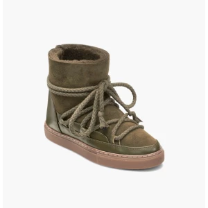 Inukiis - Säljer mina otroligt snygga inuikiis i färgen Olive som är slutsåld online. Dom är köpta förra vintern och sparsamt använda då jag har fler, därav inga defekter eller liknande! Nypris ligger runt 3000kr. Skriv privat för fler bilder eller funderingar.💞