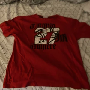 cool t shirt thiftad i usa - XL tröja passar både för killar och tjejer