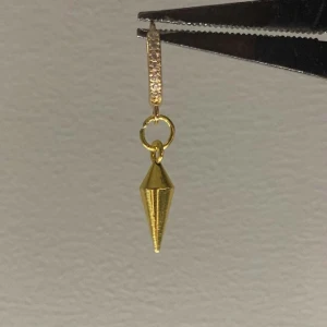 ÖRHÄNGEN  - Super fina örhängen. Köp en för 119kr eller ett par för 189kr. Modell 035/036