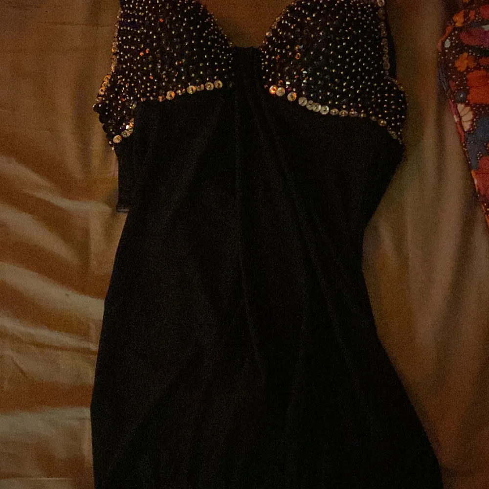 Super fin Y2k klänning jag thrifta den men använder knappt vet inte när jag ska använda den❤️. Toppar.