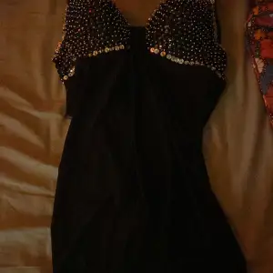 Super fin Y2k klänning jag thrifta den men använder knappt vet inte när jag ska använda den❤️