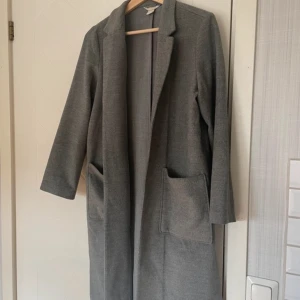 Kappa - Fin lite tunnare kappa från h&m som är perfekt till våren när det är lite varmare 