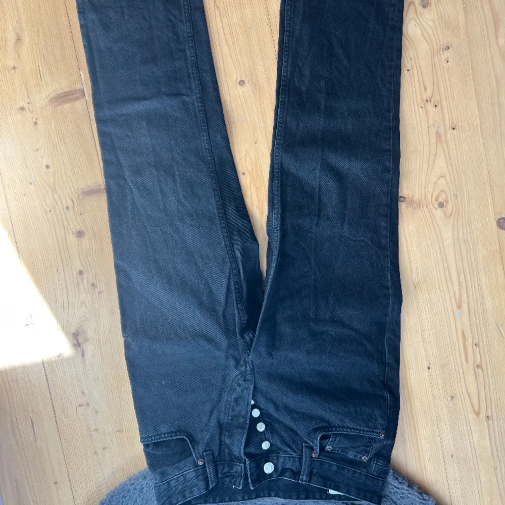 Zara jeans aldrig använda, extremt bra skick och Väldigt snygga. Storlek 30/31 . Jeans & Byxor.