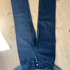 Zara jeans aldrig använda, extremt bra skick och Väldigt snygga. Storlek 30/31 